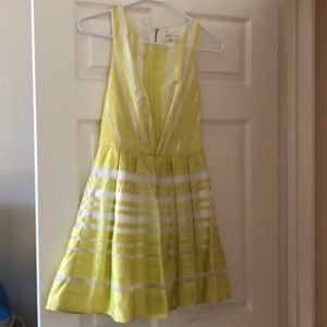 Yellow green A-line sugar + Lips dress